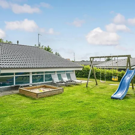 Nice Home In Ebeltoft With Sauna * 에벨토프트