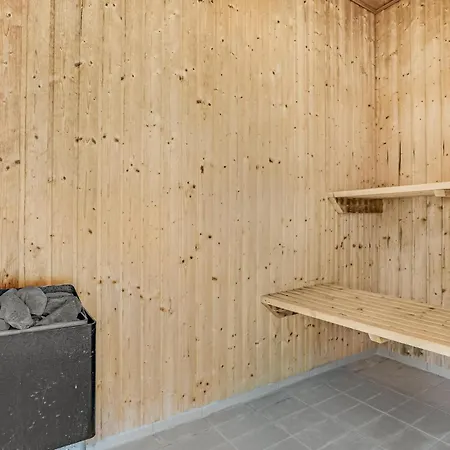 Nice Home In Ebeltoft With Sauna 펜션 *